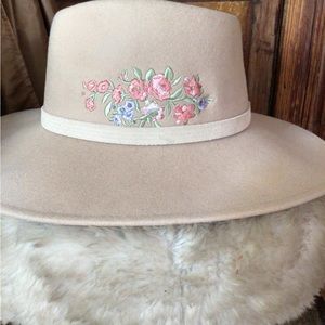 HP!! 😊 Rare Wyeth embroidered rancher